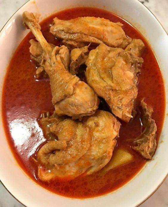 Ilustrasi Gulai Ayam (https://id.pinterest.com/erinborneo/)
