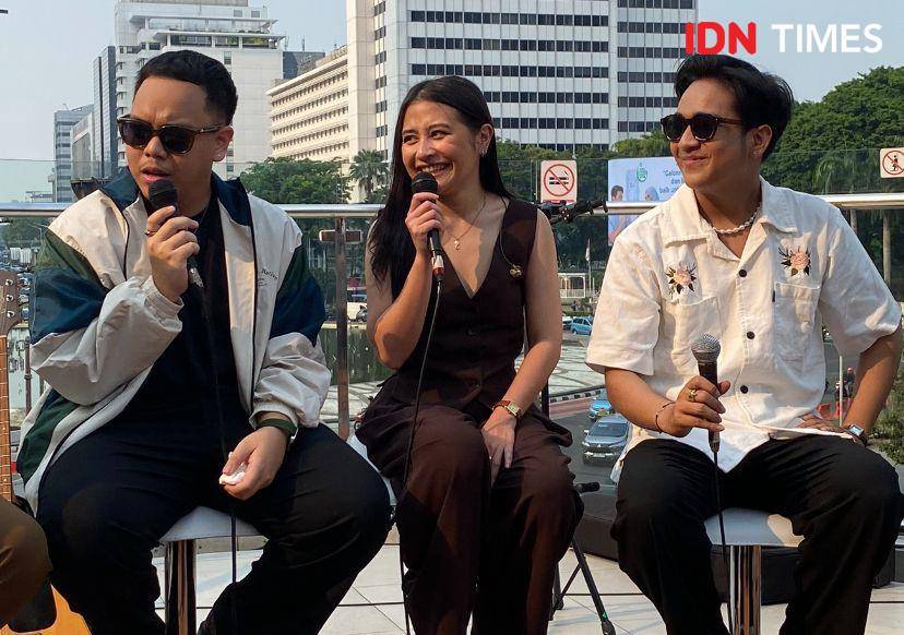 press conference perilisan lagu “Tuk Singgah” di Halte Transjakarta Tosari, Jumat (8/11/2024) (dok. IDN Times/Rani Asnurida)