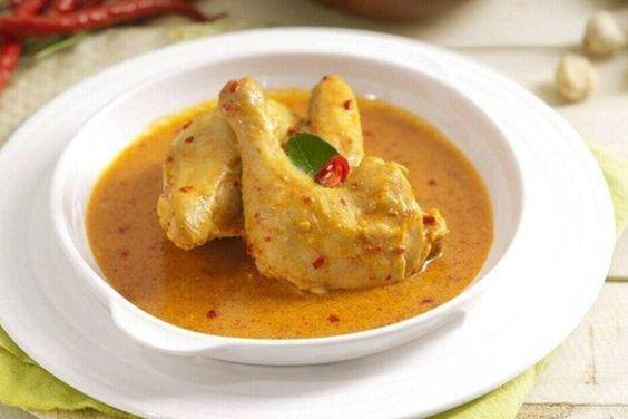 Kalio Ayam (https://id.pinterest.com/Topwisata_info/)