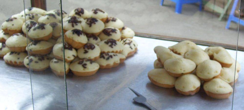 Kue Cubit (https://id.wikipedia.org/wiki/Kue_cubit)