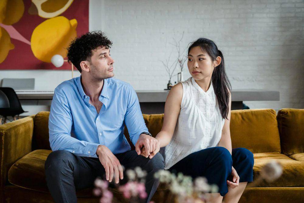 potret pasangan sedang melakukan deep talk (pexels.com/Timur Weber)