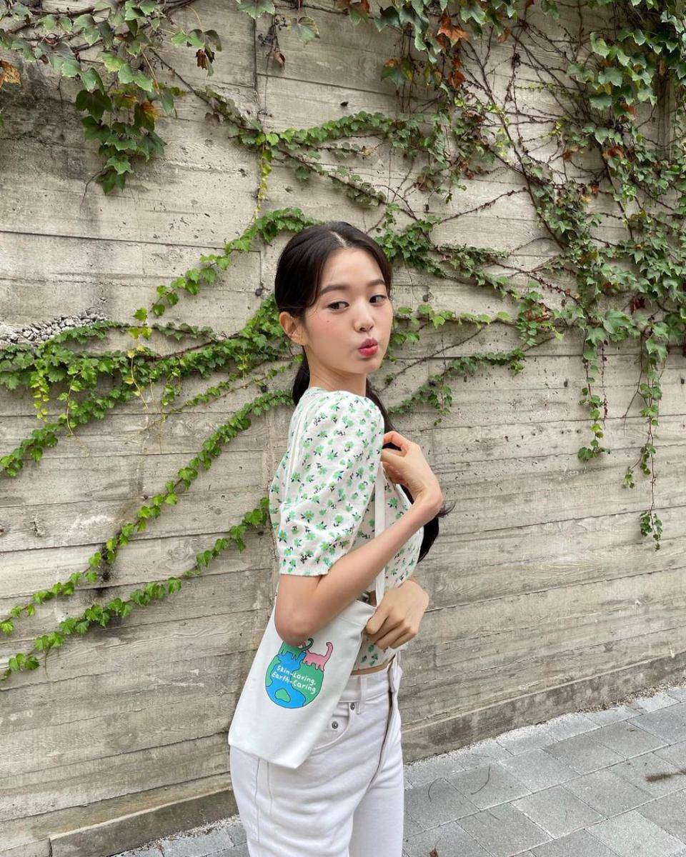Wonyoung IVE (instagram.com/for_everyoung10)