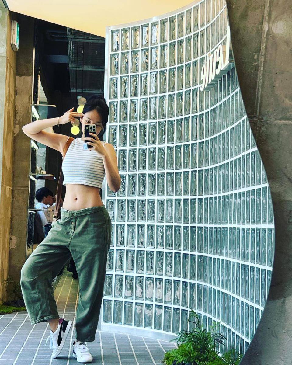 BIBI (instagram.com/nakedbibi)