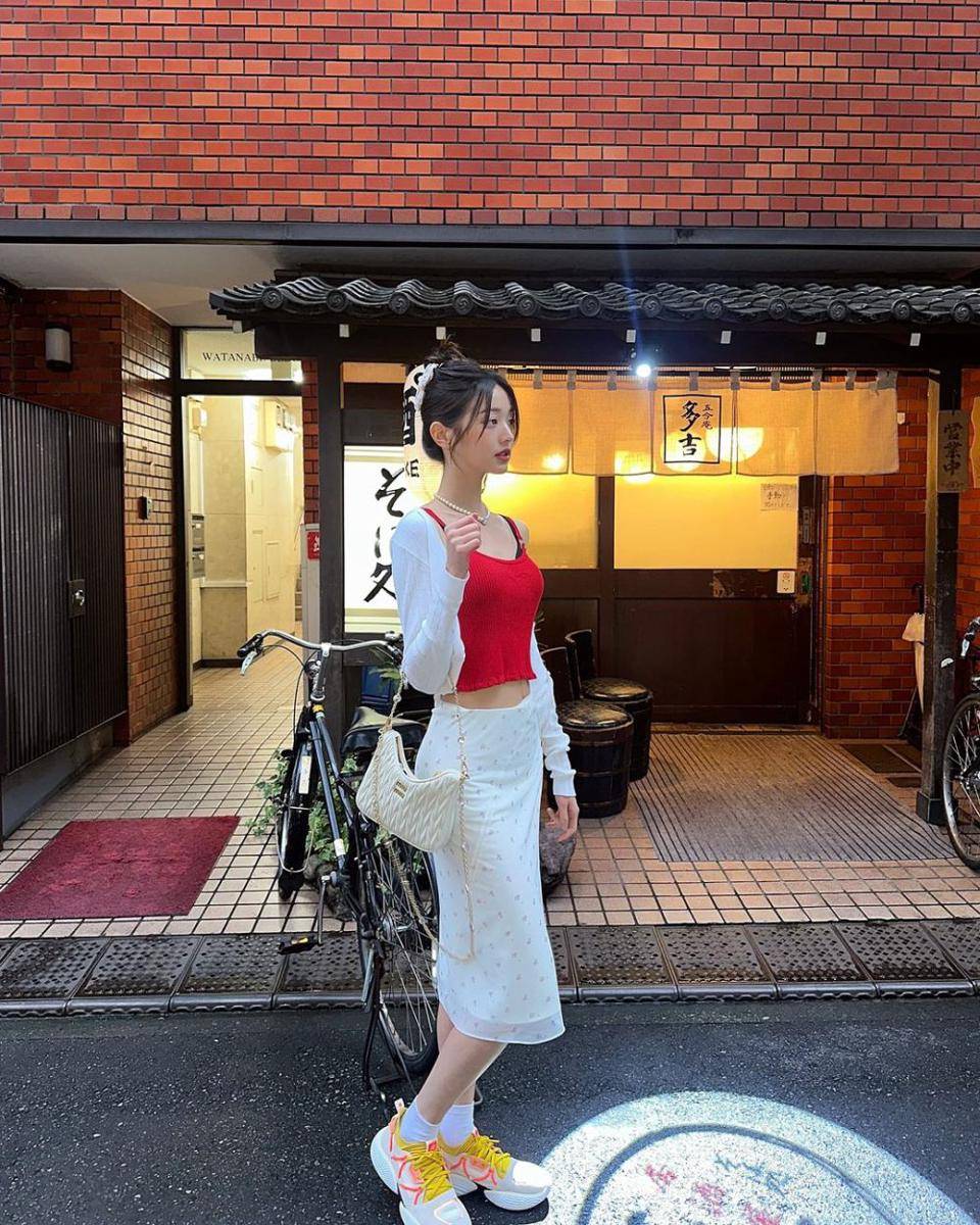 Wonyoung (instagram.com/for_everyoung10)