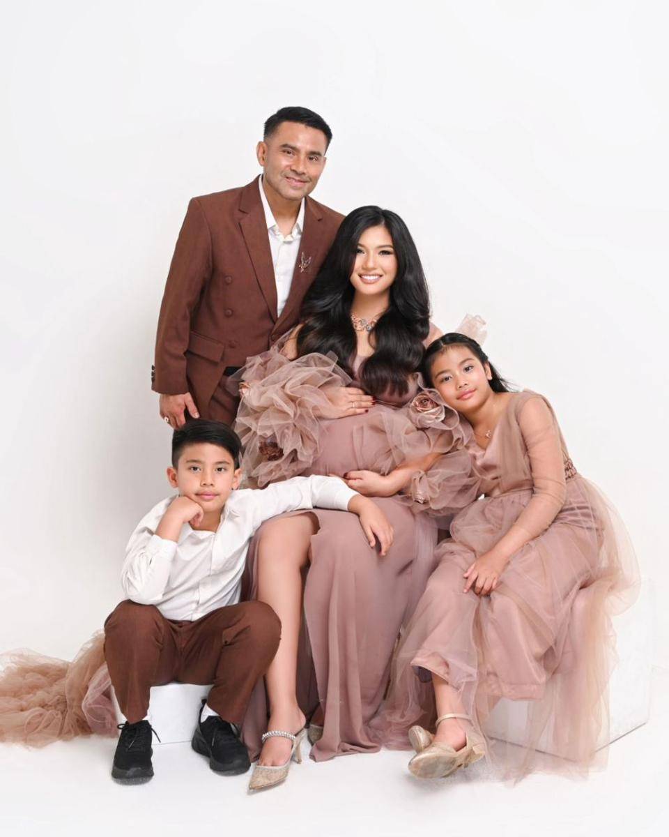 Maternity shoot Duma Riris (Instagram.com/duma_riris)