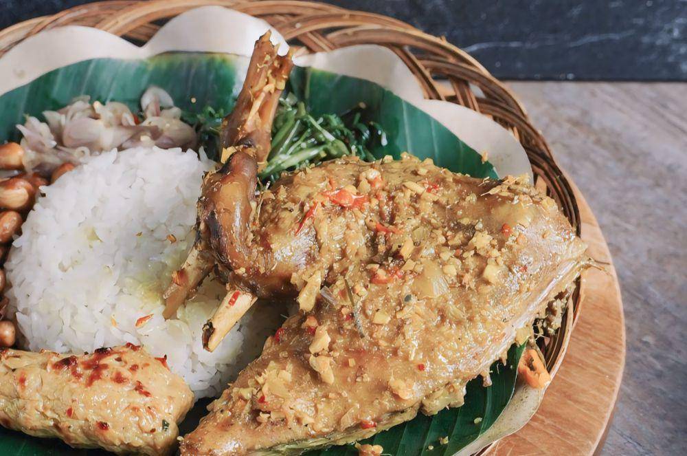 menu Ayam Betutu khas Gilimanuk Bali