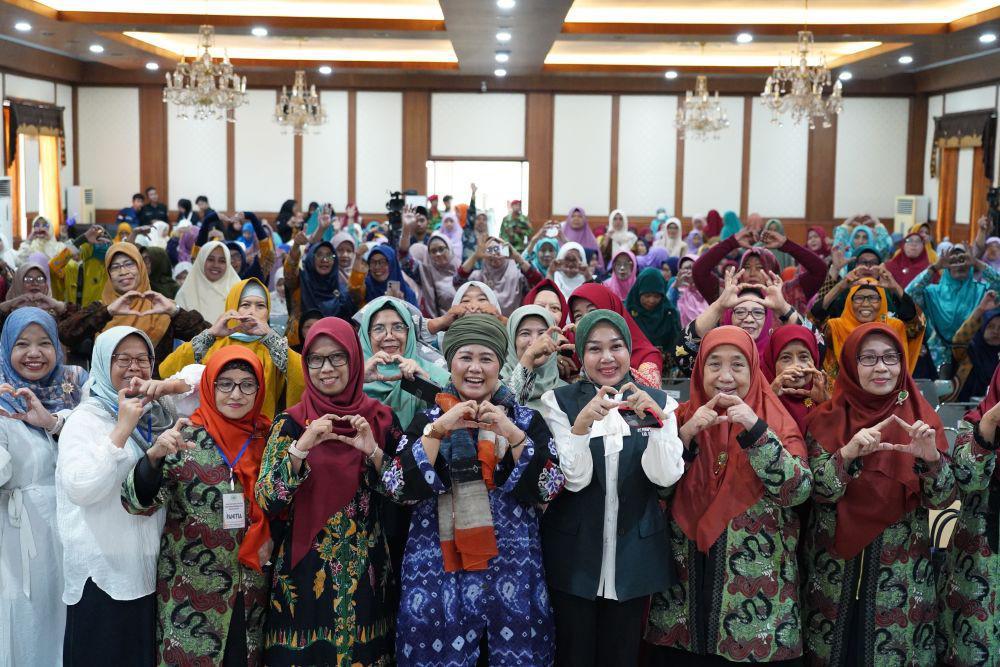 Di Hadapan Aisyiyah, Luluk  Komitmen Sejahterakan Guru TK dan PAUD