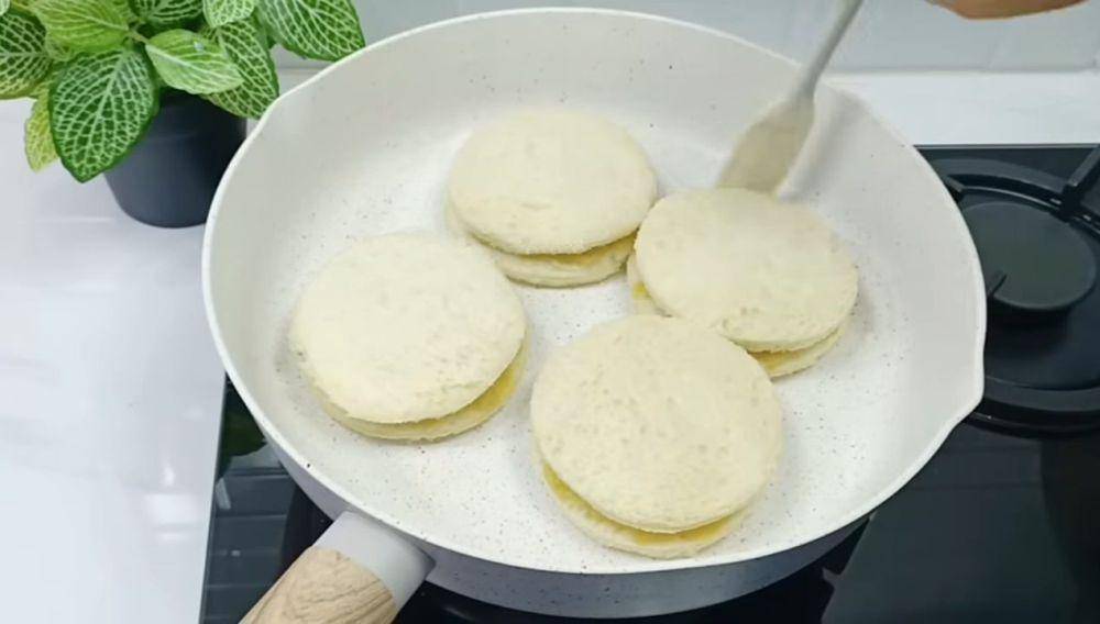 ilustrasi memanggang roti pisang (YouTube.com/DAPUR SEDERHANA TIKA)