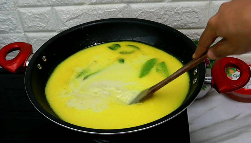 ilustrasi memasak kuah soto santan (YouTube.com/Dapur Mamika)