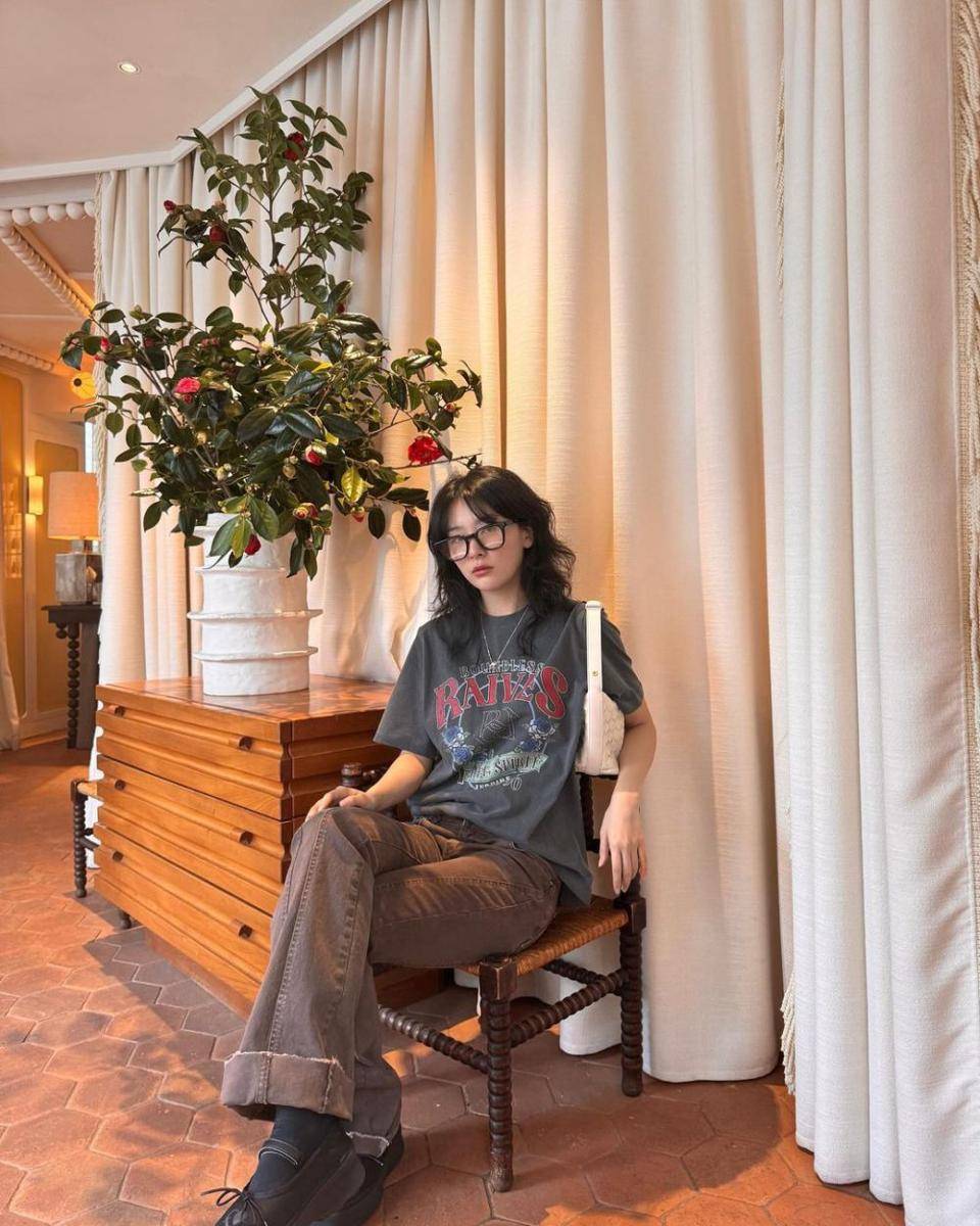 OOTD nuansa cokelat ala Seulgi Red Velvet (instagram.com/hi_sseulgi)