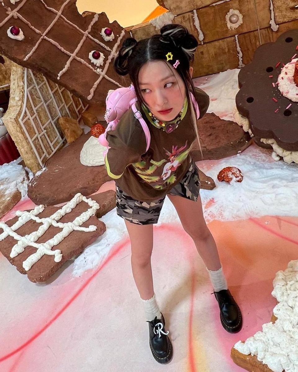 OOTD nuansa cokelat ala Seulgi Red Velvet (instagram.com/hi_sseulgi)