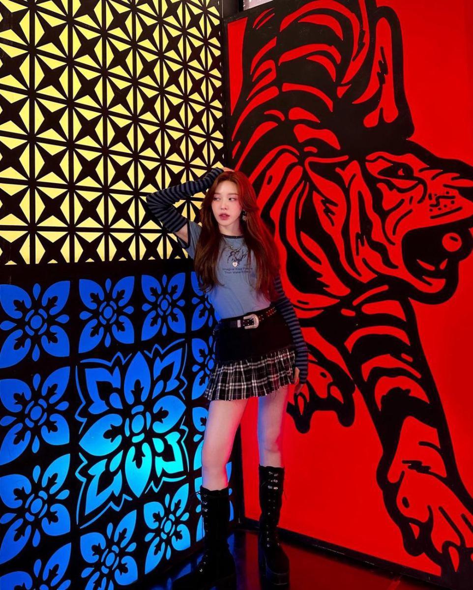 referensi OOTD girly ala Wendy Red Velvet (instagram.com/todayis_wendy)