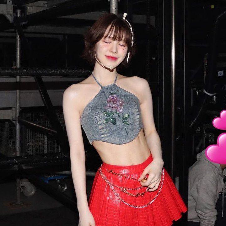 referensi OOTD girly ala Wendy Red Velvet (instagram.com/todayis_wendy)