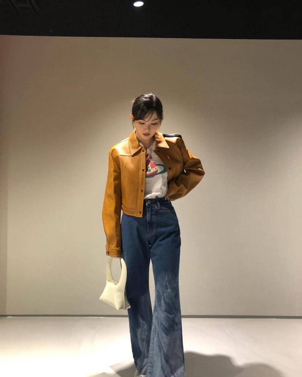 OOTD nuansa cokelat ala Seulgi Red Velvet (instagram.com/hi_sseulgi)