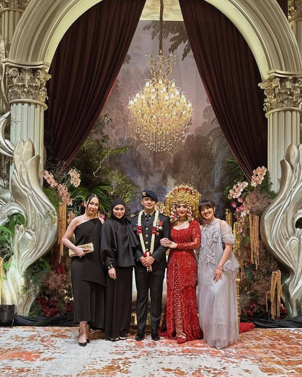 Gaya Tamu di Resepsi Nikah Febby Rastanty (instagram.com/agthpricilla)