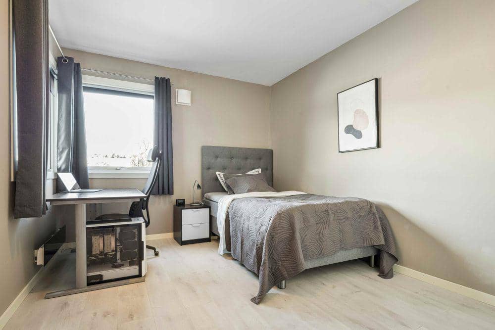 inspirasi desain kamar tidur remaja laki-laki minimalis (unsplash.com/Alex Tyson)