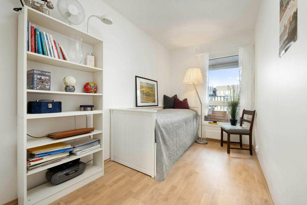 inspirasi desain kamar tidur minimalis untuk remaja laki-laki (unsplash.com/Alex Tyson)