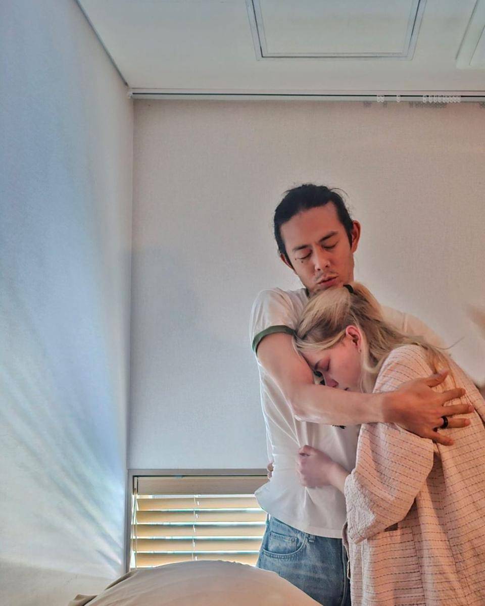 Beenzino dan Stefanie Michova menyambut anak pertama (Instagram.com/stefaniemichova)