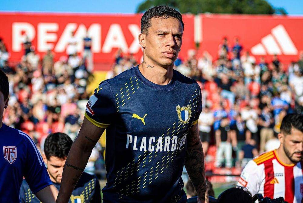 Calegari saat memperkuat Famalicao. (instagram.com/calegari02)