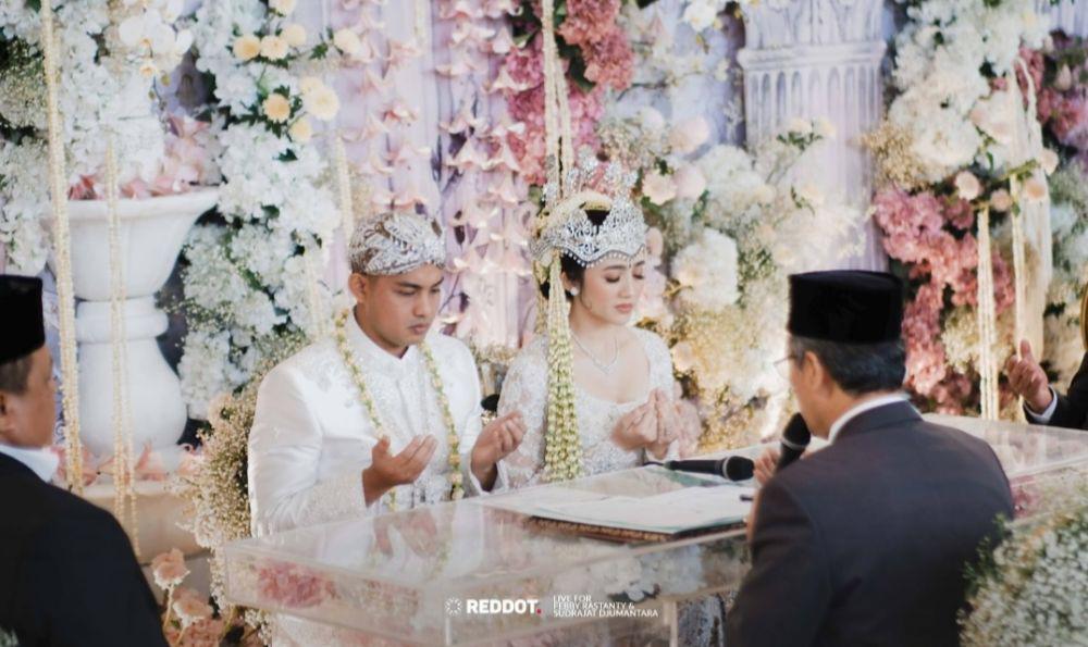 7 Dekorasi Akad Nikah Febby Rastanty, Bertema Taman Bunga