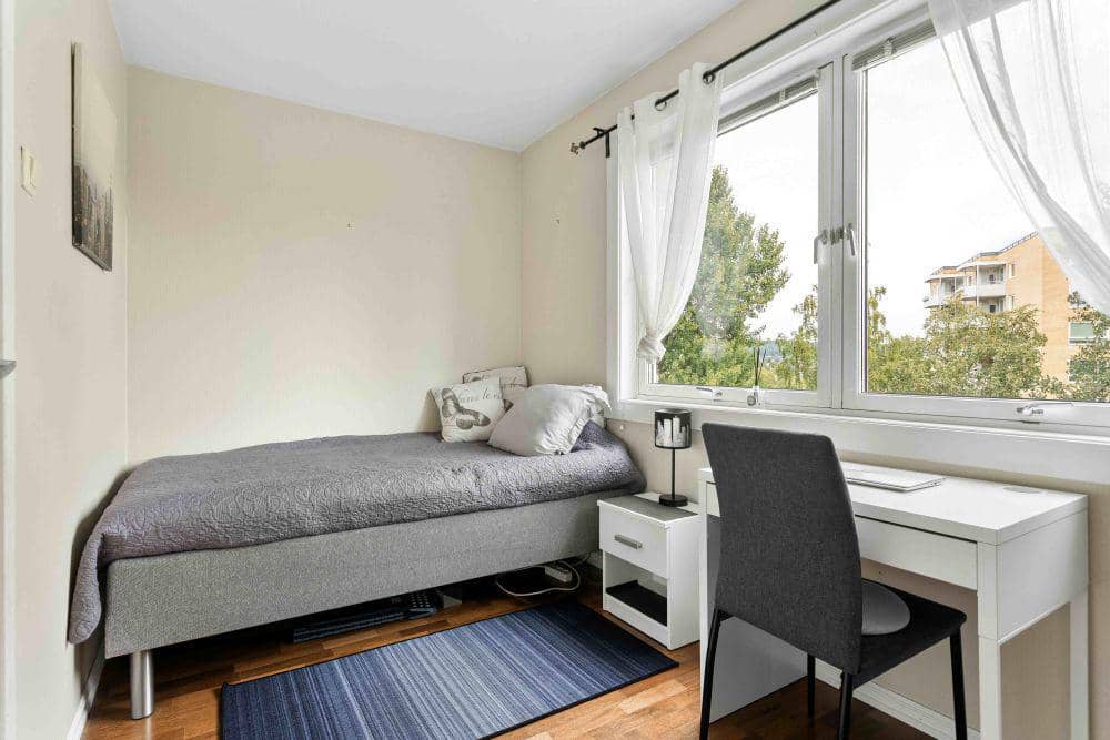 inspirasi desain kamar tidur remaja laki-laki minimalis (unsplash.com/Lisa Anna)