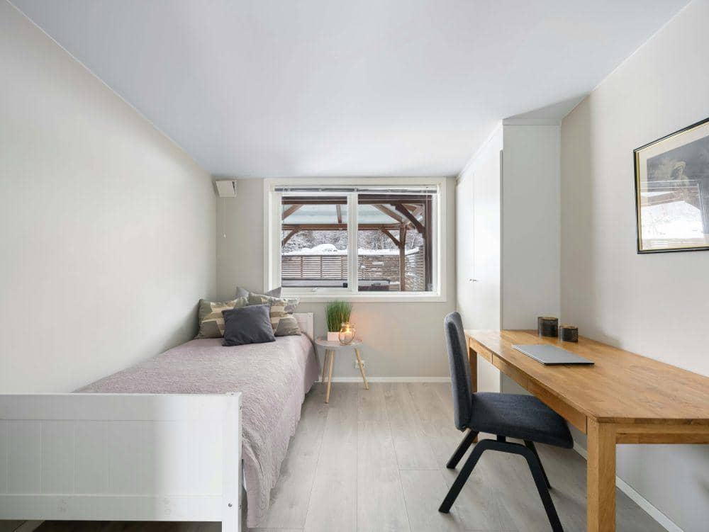 inspirasi kamar tidur minimalis untuk remaja laki-laki (unsplash.com/Lisa Anna)