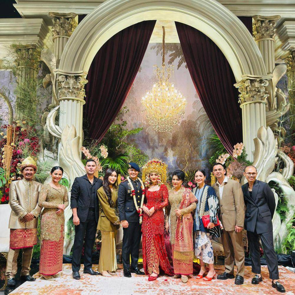 Gaya Tamu di Resepsi Nikah Febby Rastanty (instagram.com/raffinagita1717)