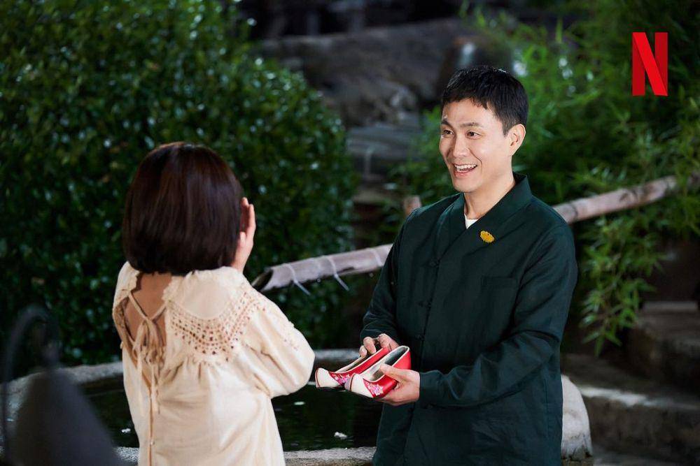 Eo Heung (Oh Jung Se) dan Jo Jae Mi (Lee Yoo Mi) di drakor Mr. Plankton (instagram.com/netflixkr)