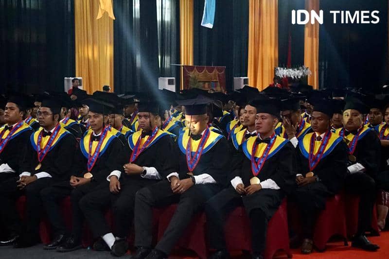 Para wisudawan dan wisudawati STT Migas Balikpapan (IDN Times/Ervan)