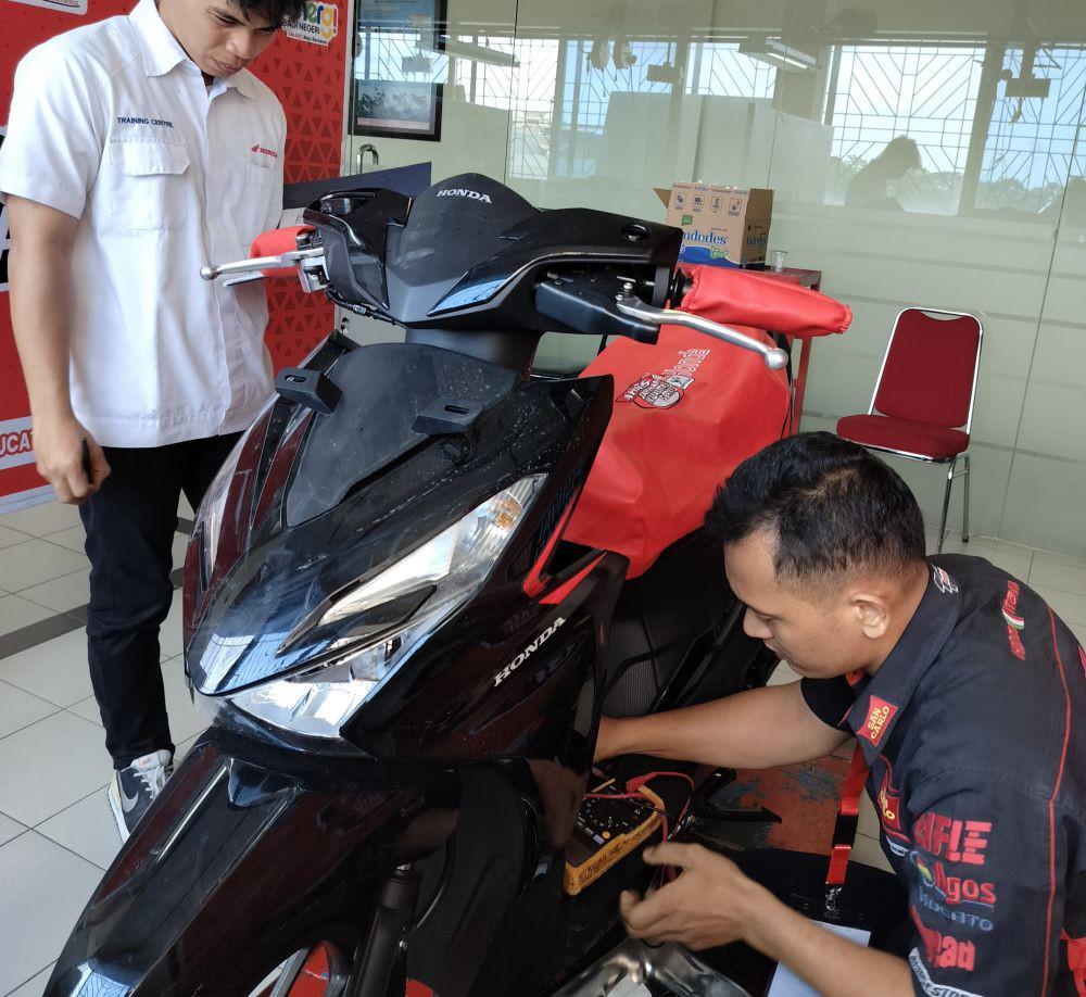 Guru SMKN 2 Medan Juara Festival Vokasi Satu Hati Sumut 2025