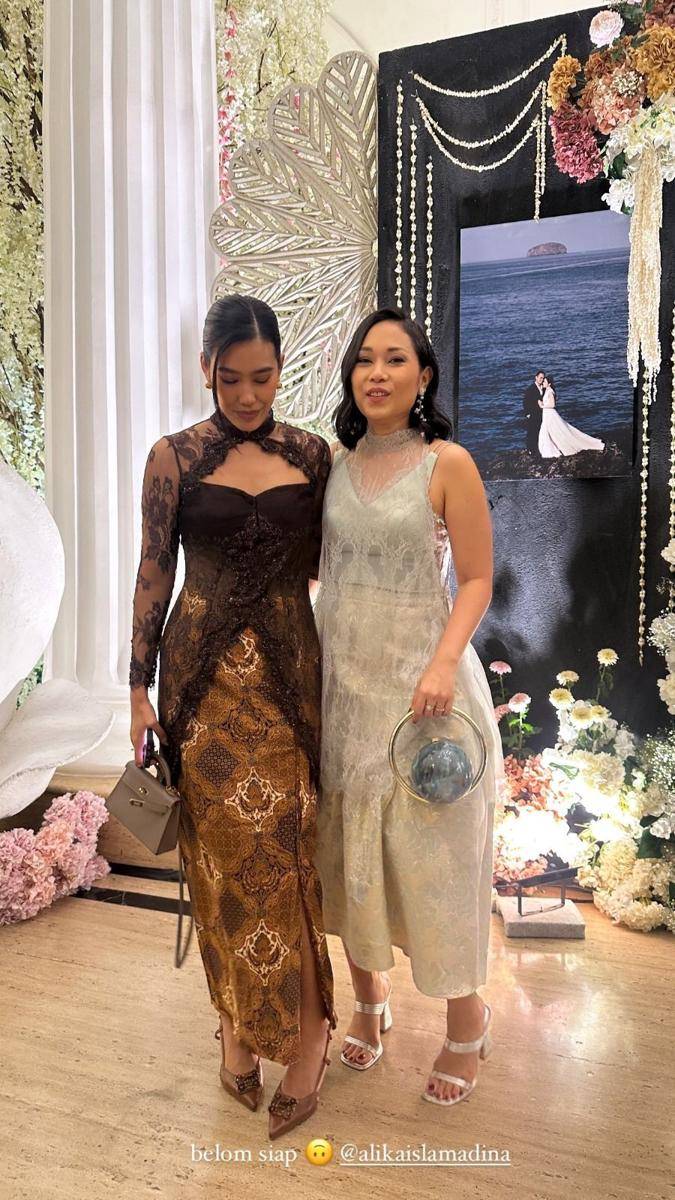 Gaya Tamu di Resepsi Nikah Febby Rastanty (instagram.com/ayladimitri)