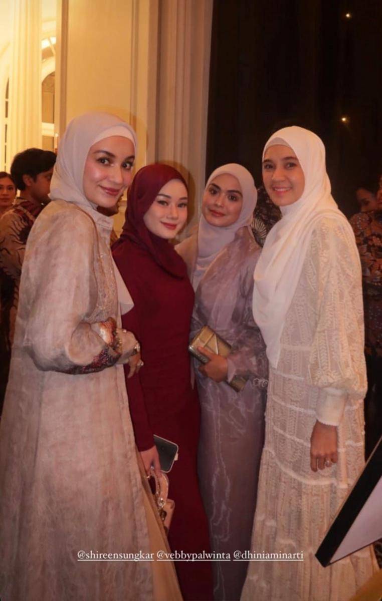 Gaya Tamu di Resepsi Nikah Febby Rastanty (instagram.com/dindahw)