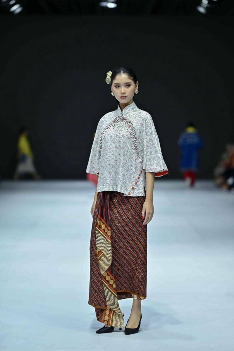 Koleksi Kebaya Modern dari BINHouse di Jakarta Fashion Week 2025. (Dok. Jakarta Fashion Week/Dandy Hendrata)