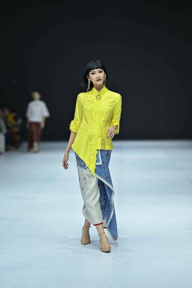 Koleksi Kebaya Modern dari BINHouse di Jakarta Fashion Week 2025. (Dok. Jakarta Fashion Week/Dandy Hendrata)