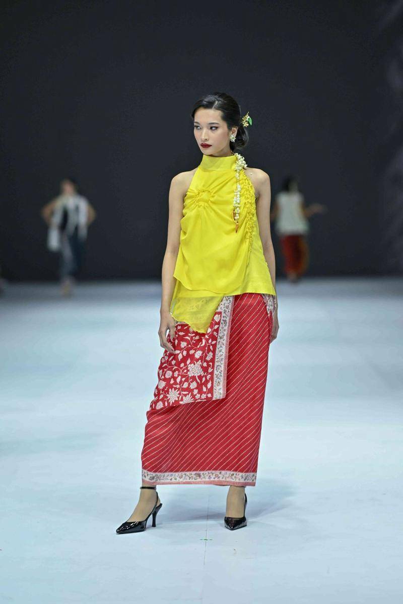 Koleksi Kebaya Modern dari BINHouse di Jakarta Fashion Week 2025. (Dok. Jakarta Fashion Week/Dandy Hendrata)