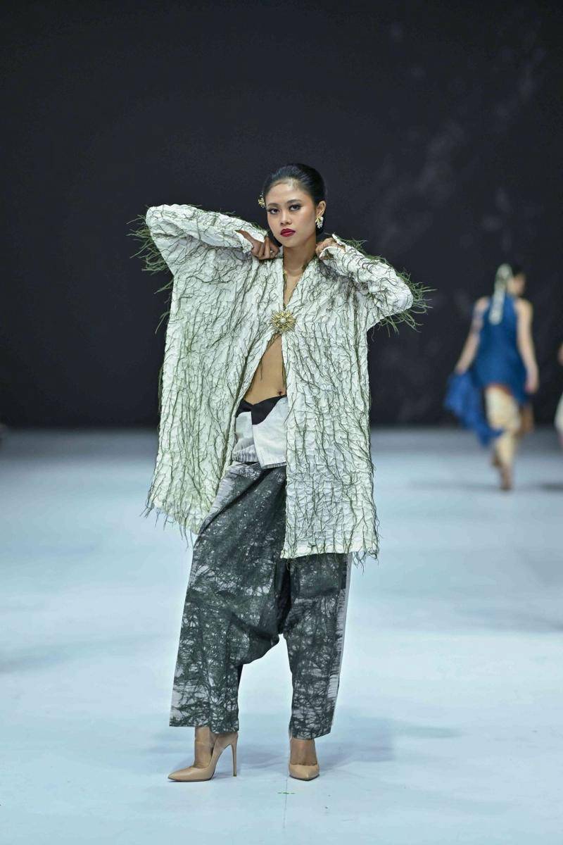 Koleksi Kebaya Modern dari BINHouse di Jakarta Fashion Week 2025. (Dok. Jakarta Fashion Week/Dandy Hendrata)