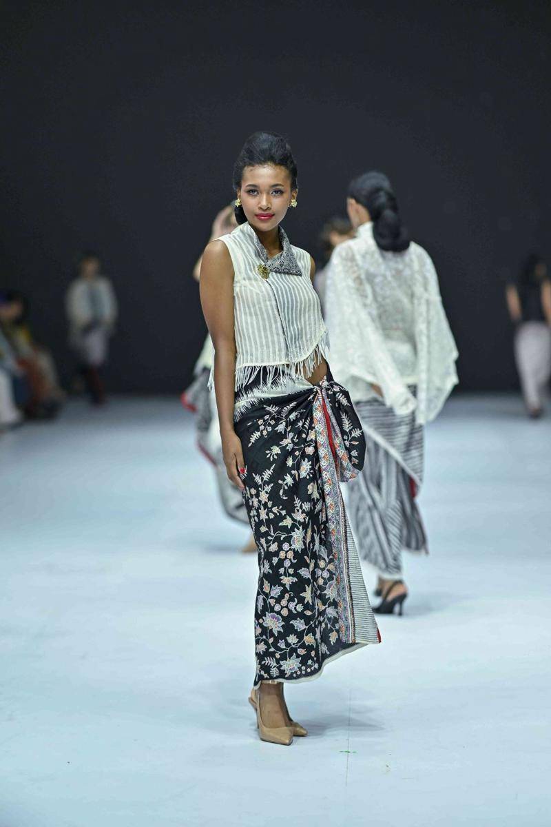 Koleksi Kebaya Modern dari BINHouse di Jakarta Fashion Week 2025. (Dok. Jakarta Fashion Week/Dandy Hendrata)