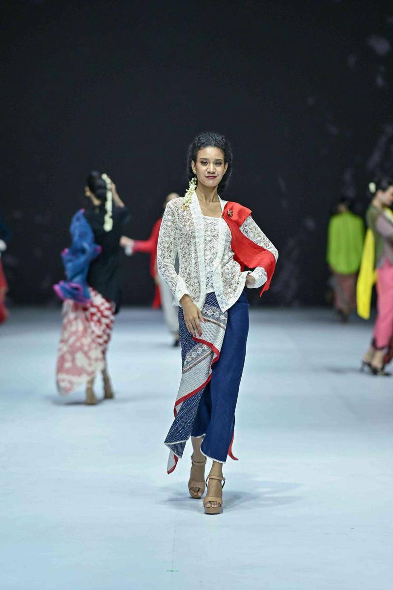Koleksi Kebaya Modern dari BINHouse di Jakarta Fashion Week 2025. (Dok. Jakarta Fashion Week/Dandy Hendrata)