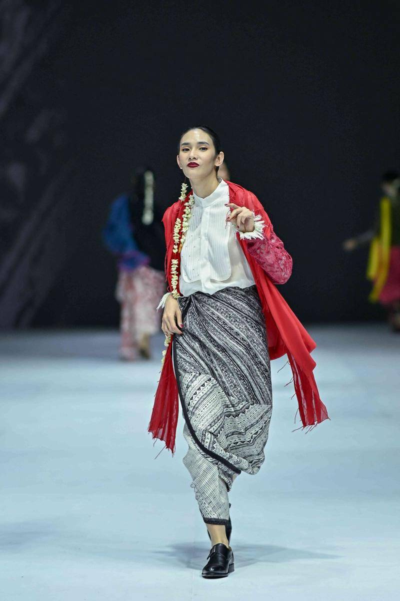 Koleksi Kebaya Modern dari BINHouse di Jakarta Fashion Week 2025. (Dok. Jakarta Fashion Week/Dandy Hendrata)