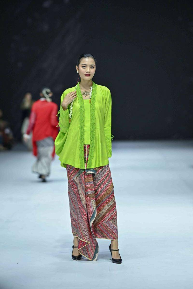 Koleksi Kebaya Modern dari BINHouse di Jakarta Fashion Week 2025. (Dok. Jakarta Fashion Week/Dandy Hendrata)