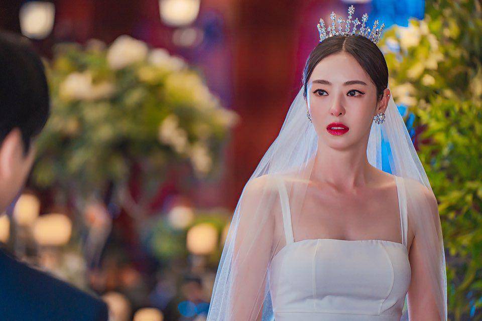 Lee Da Hee (instagram.com/dahee0315)