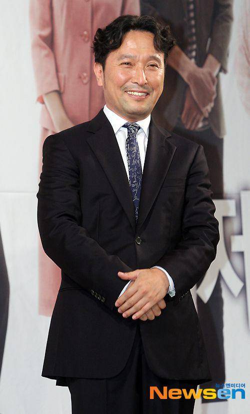 Ahn Suk Hwan (newsen.com)