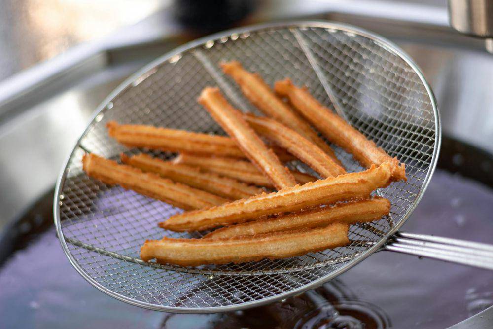 ilustrasi churros yang sudah digoreng (pexels.com/Bartosz Bartkowiak)