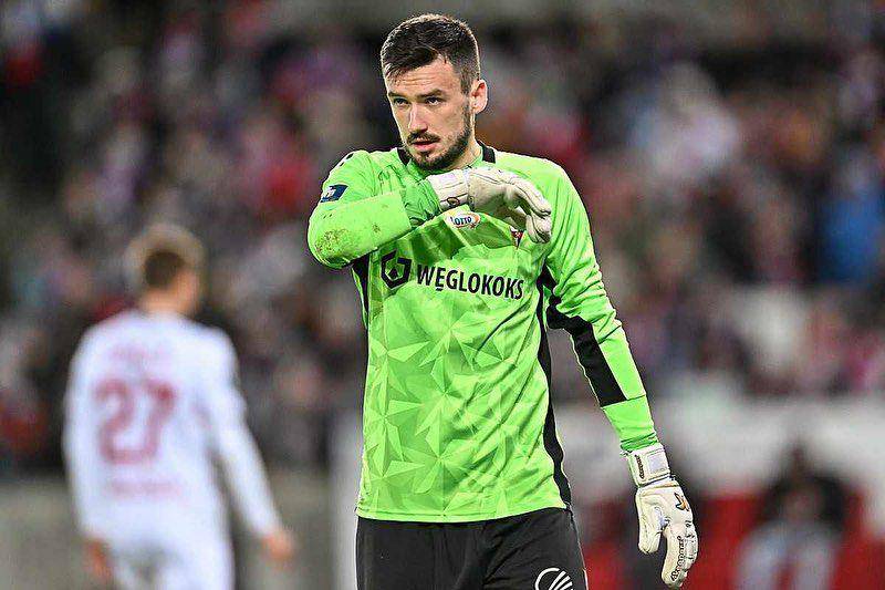 Daniel Bielica saat masih membela Górnik Zabrze. (instagram.com/bielicadaniel)