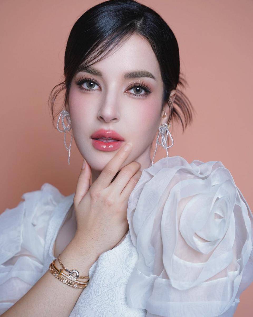 potret Tasya Farasya dengan make up Korean look (instagram.com/tasyafarasya)