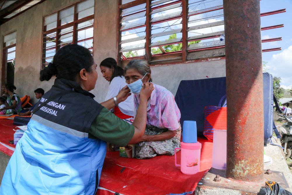 Gus Ipul Pastikan Kebutuhan Pengungsi Erupsi Lewotobi Tercukupi