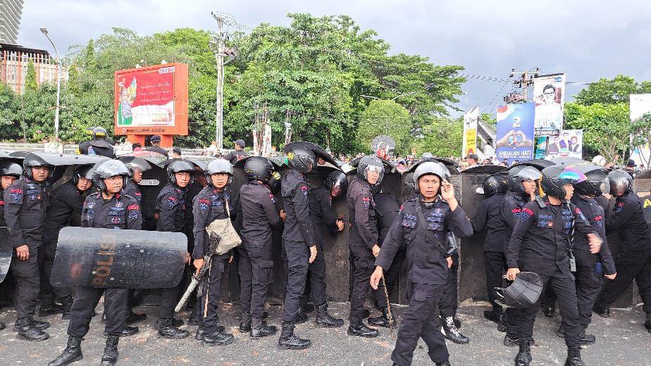 Pendukung Paslon Pilgub Sulsel Kembali Ricuh, 1 Polisi Terluka