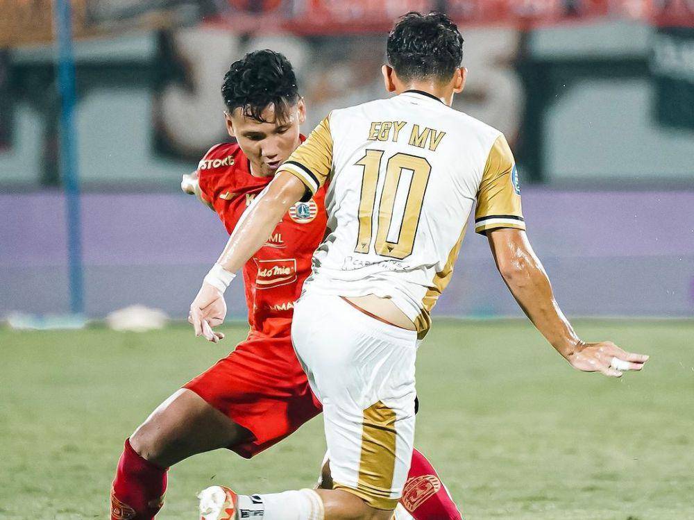 Syahrian Abimanyu (merah) bersama Persija Jakarta (instagram.com/persija)