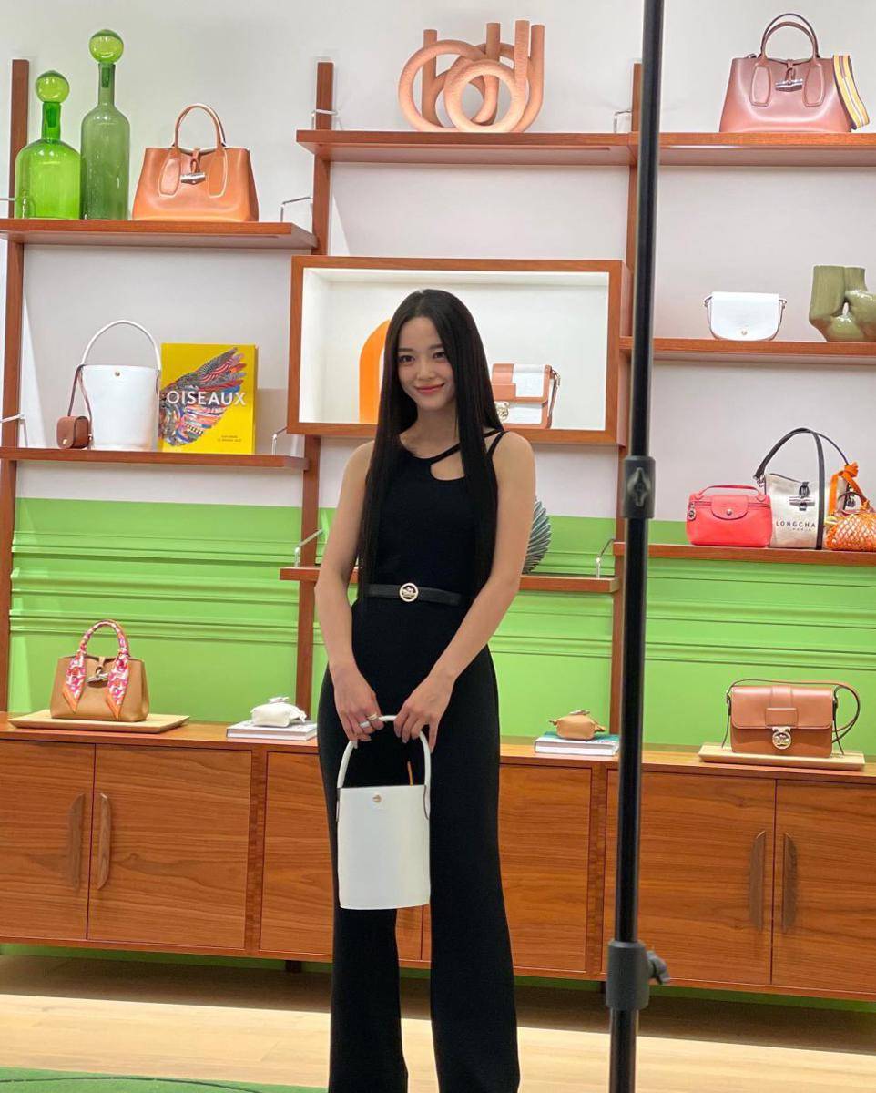Kim Sejeong (instagram.com/clean_0828)