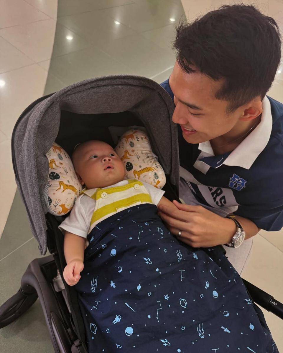 Jonatan Christie momong anak (instagram.com/jonatanchristieofficial)